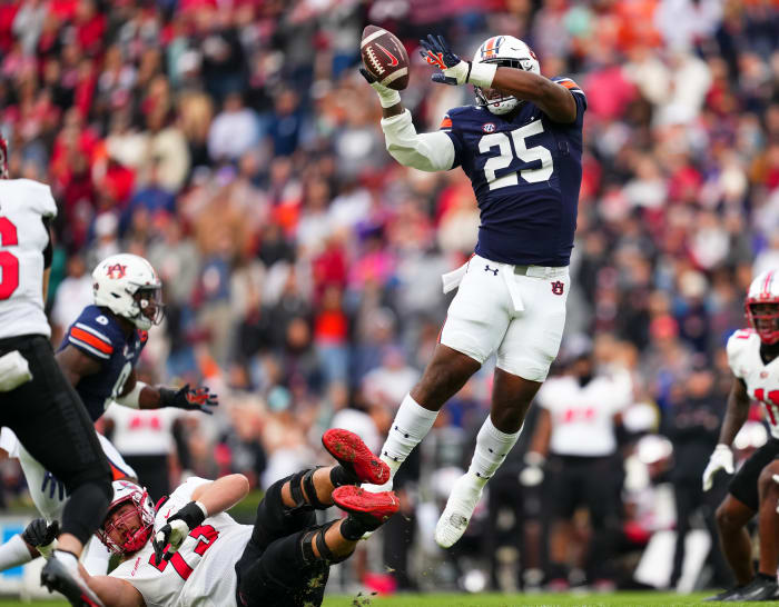 Colby Wooden (25) blocks a pass during the football game between the Western Kentucky Hilltoppers and the Auburn Tigers at Jordan Hare Stadium in Auburn, AL on Saturday, Nov 19, 2022.Zach Bland/Auburn Tigers